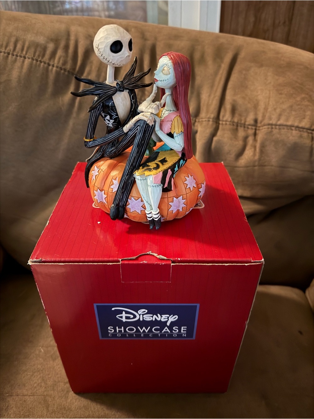 Disney showcase The pumpkins king and Sally figurine